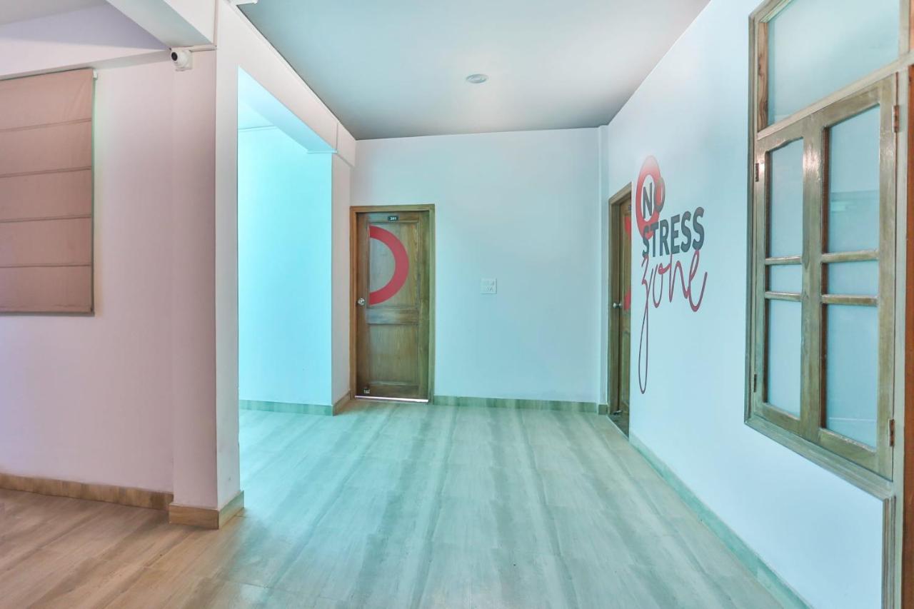 Oyo 79355 Collection O Hotel Adona Meenangadi Екстериор снимка