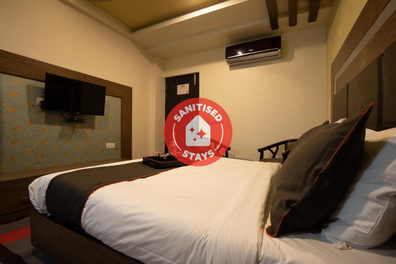 Oyo 79355 Collection O Hotel Adona Meenangadi Екстериор снимка